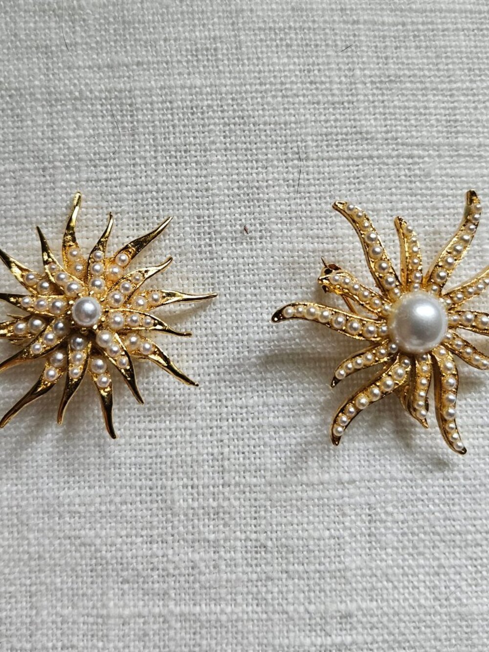 2 Vintage Costume Jewellery Sun Brooches